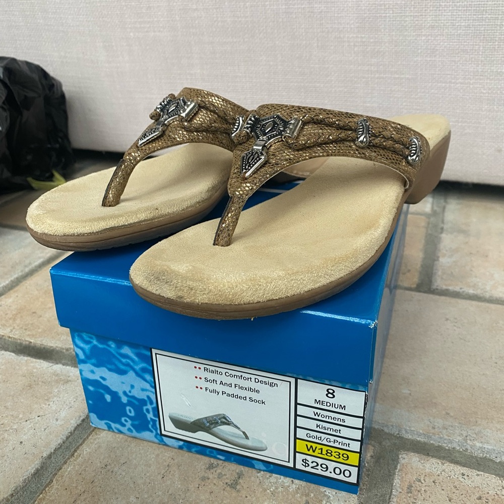 Rialto Women's Brown and Gold Sandals Platform